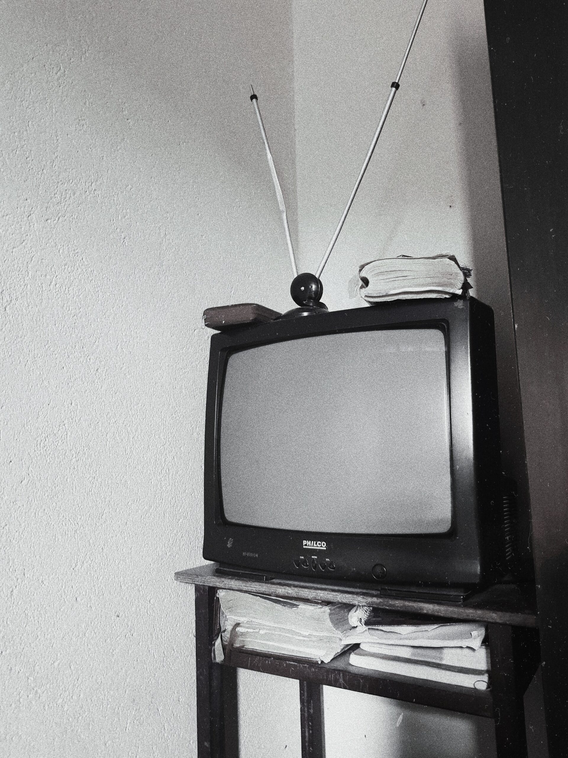old fashioned tv with rabbit ears